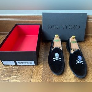 Del Toro Velvet Loafer Prince Albert Slipper with Skull and Bones